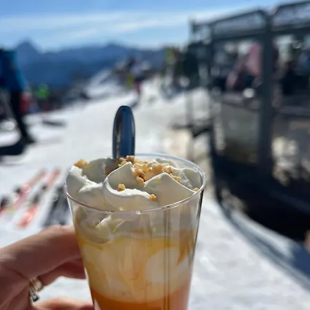 In 1500 M Hoehe An Der Skipiste * זוננאלפה נאספלד